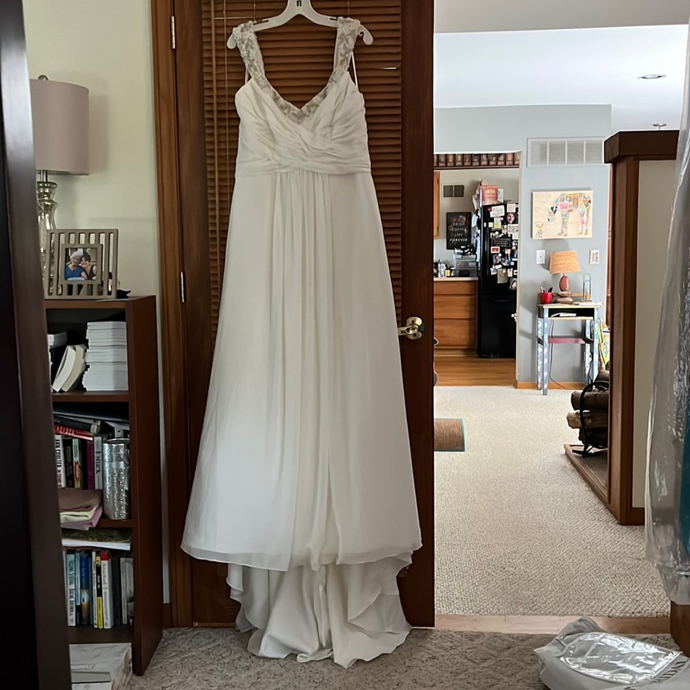 NWT Ivory Chiffon “Grecian” style Wedding Gown. Size 16